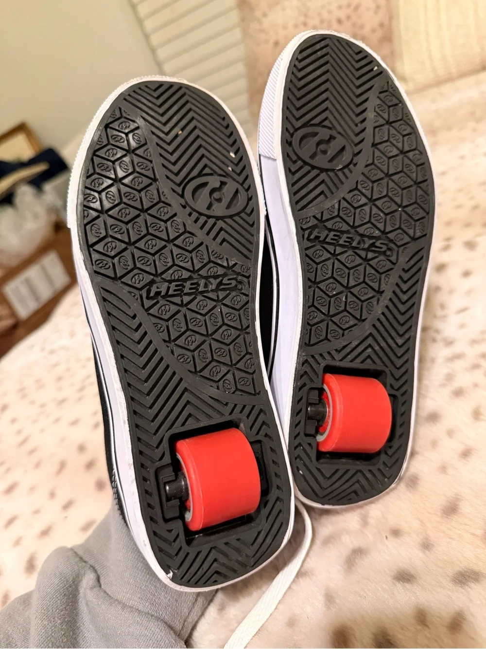 Heelys Youth Size 3 Black & Red Sneakers Canvas Tennis Shoes Skates - Boys Girls - Picture 9 of 9